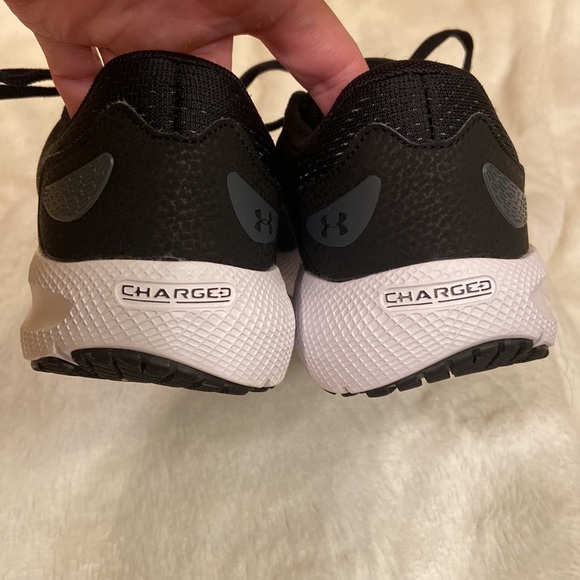 Under Armour shoes - Picture 4 of 5